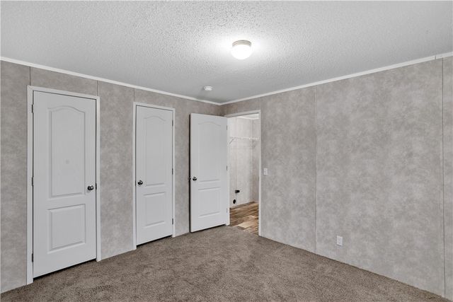 253 Colleen Ln, Jeannette, PA 15644