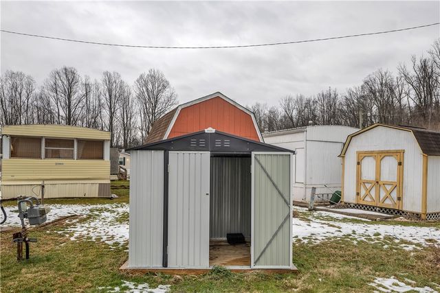 253 Colleen Ln, Jeannette, PA 15644