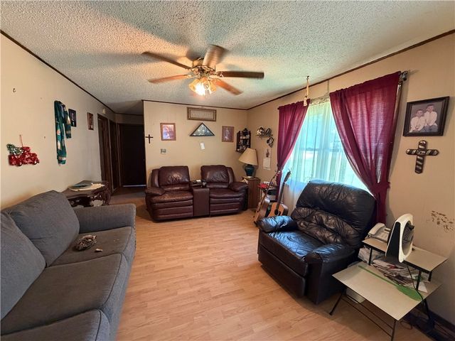 604 Missouri Place, Huntsville, AR 72740
