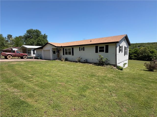 604 Missouri Place, Huntsville, AR 72740