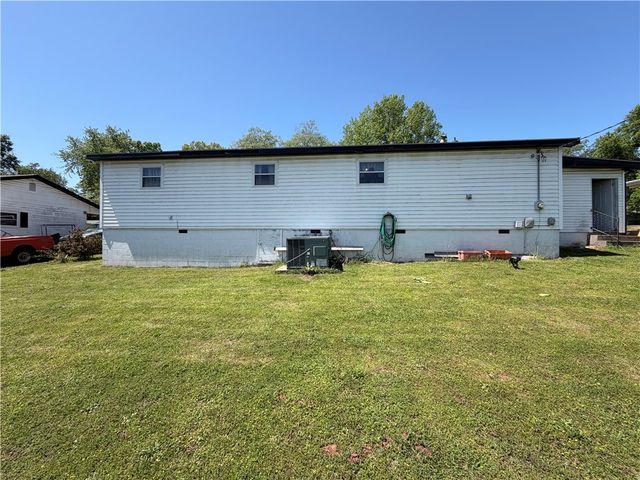 604 Missouri Place, Huntsville, AR 72740