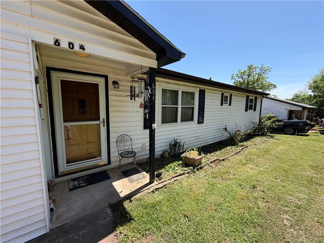 604 Missouri Place, Huntsville, AR 72740