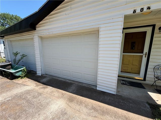 604 Missouri Place, Huntsville, AR 72740