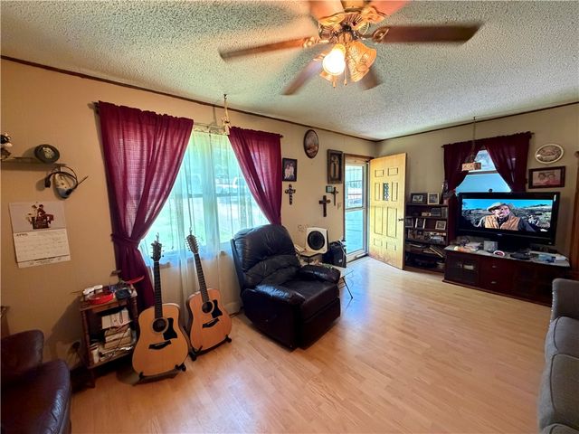 604 Missouri Place, Huntsville, AR 72740
