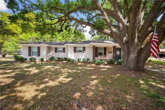 4250 Camellia Circle W, Semmes, AL 36575