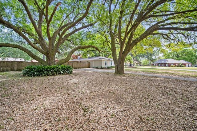 4250 Camellia Circle W, Semmes, AL 36575