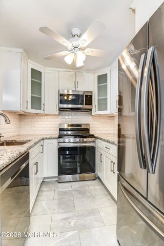 902 Harbor Club Drive 902, Parlin, NJ 08859