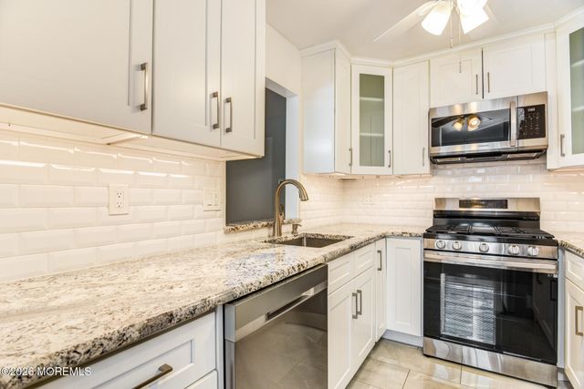 902 Harbor Club Drive 902, Parlin, NJ 08859