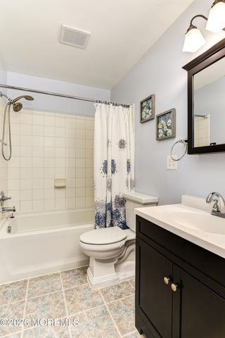 902 Harbor Club Drive 902, Parlin, NJ 08859