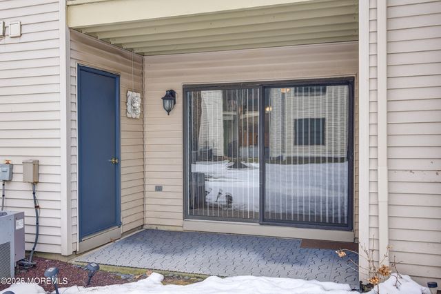 902 Harbor Club Drive 902, Parlin, NJ 08859