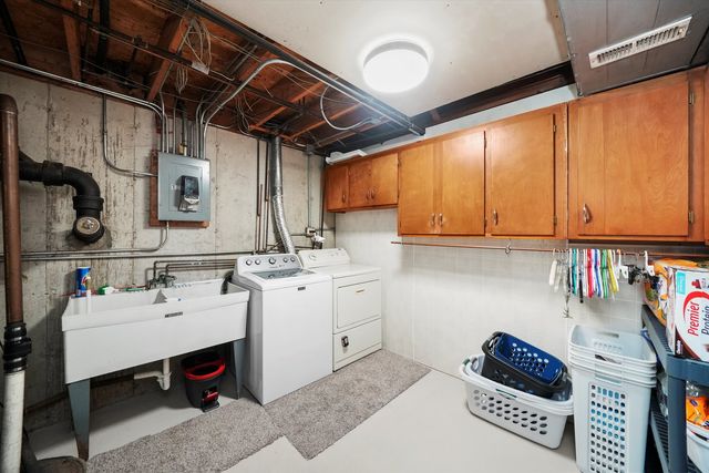 12820 S Blossom Drive, Alsip, IL 60803
