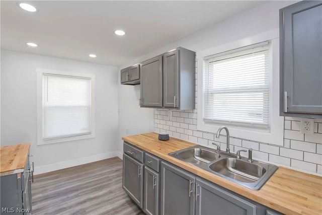 4384 E 144th Street, Cleveland, OH 44128