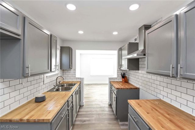 4384 E 144th Street, Cleveland, OH 44128