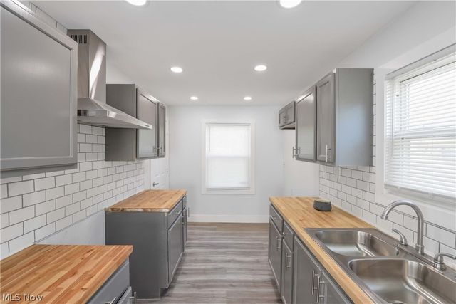 4384 E 144th Street, Cleveland, OH 44128