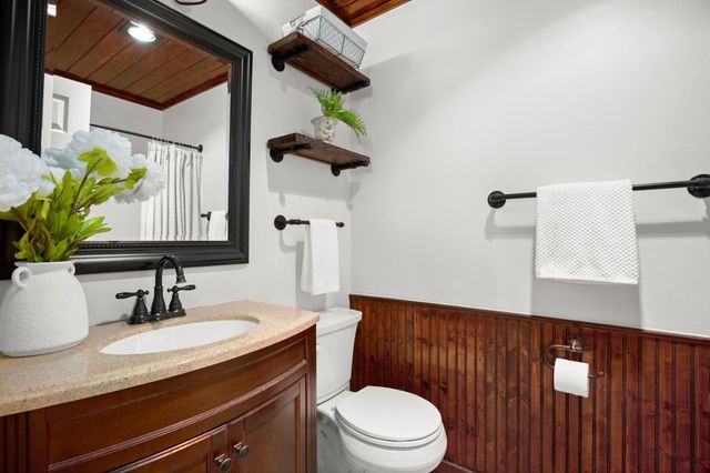 1302 Meadows DR, Round Rock, TX 78681