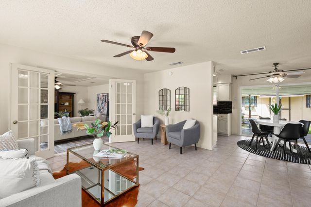 1302 Meadows DR, Round Rock, TX 78681