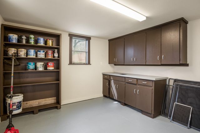 1302 Meadows DR, Round Rock, TX 78681