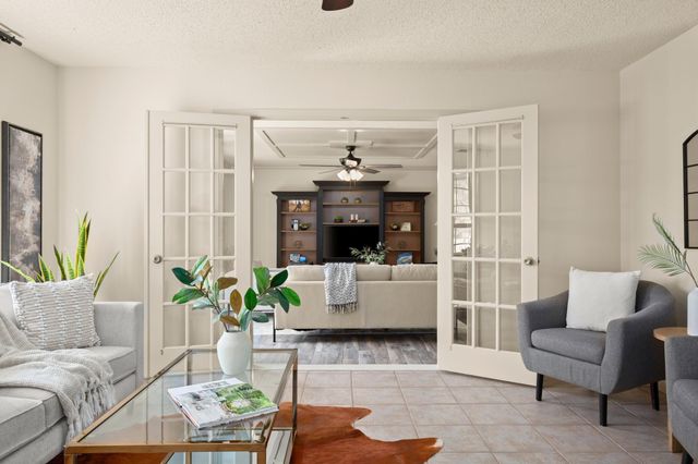 1302 Meadows DR, Round Rock, TX 78681