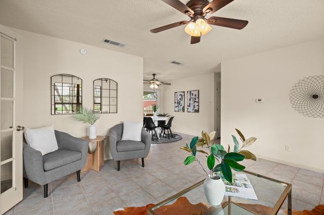 1302 Meadows DR, Round Rock, TX 78681