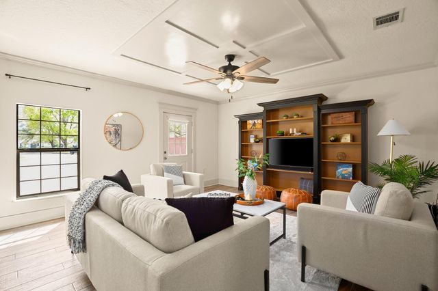 1302 Meadows DR, Round Rock, TX 78681