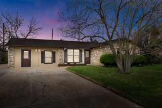 1302 Meadows DR, Round Rock, TX 78681