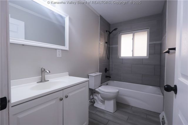 2214 Oakhurst Drive, South Charleston, WV 25309