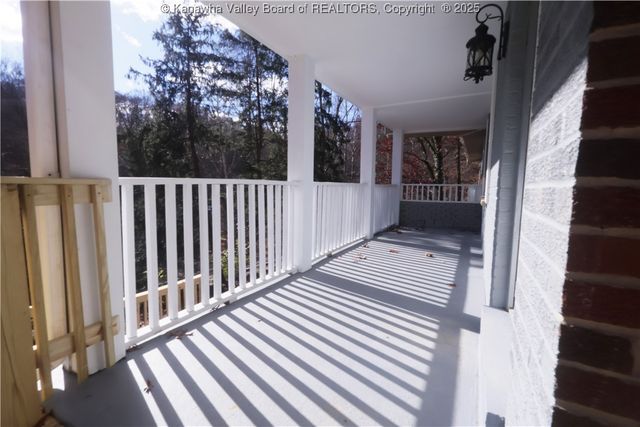 2214 Oakhurst Drive, South Charleston, WV 25309