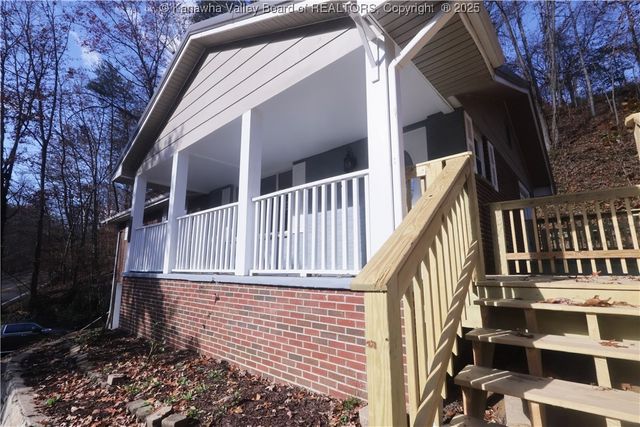 2214 Oakhurst Drive, South Charleston, WV 25309