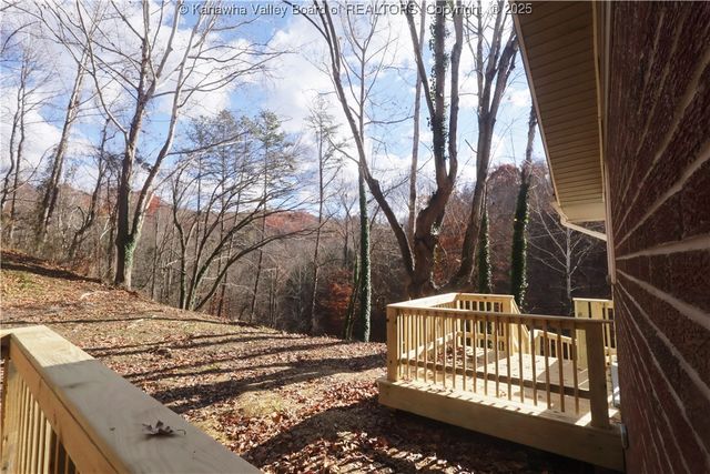 2214 Oakhurst Drive, South Charleston, WV 25309