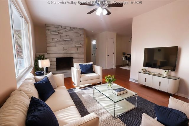 2214 Oakhurst Drive, South Charleston, WV 25309