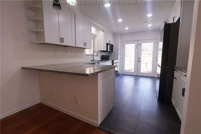 2214 Oakhurst Drive, South Charleston, WV 25309