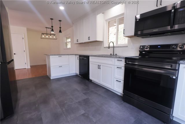 2214 Oakhurst Drive, South Charleston, WV 25309