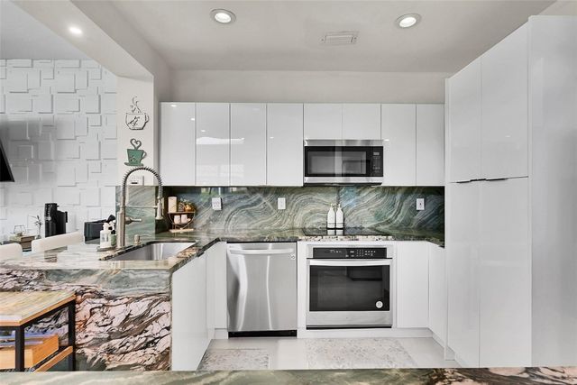 5691 NW 125th Avenue, Coral Springs, FL 33076