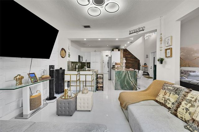 5691 NW 125th Avenue, Coral Springs, FL 33076