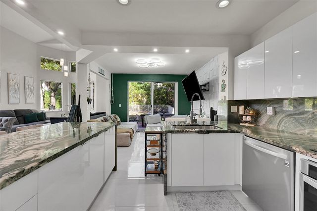 5691 NW 125th Avenue, Coral Springs, FL 33076