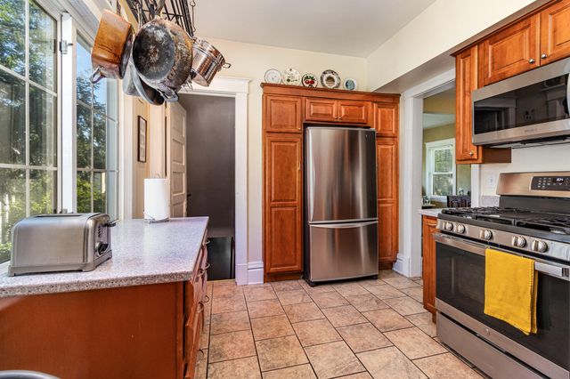 1330 W Maple Street, Kalamazoo, MI 49008