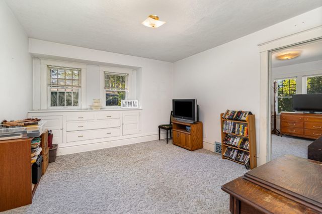 1330 W Maple Street, Kalamazoo, MI 49008