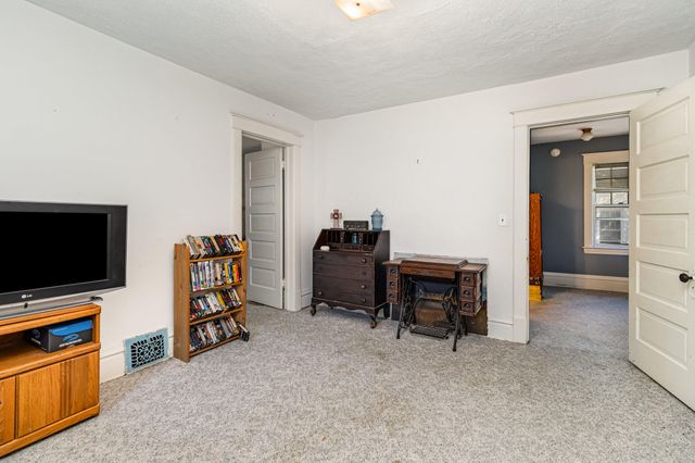 1330 W Maple Street, Kalamazoo, MI 49008