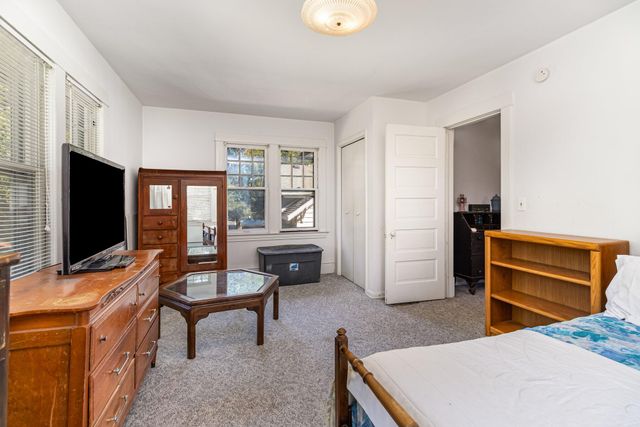 1330 W Maple Street, Kalamazoo, MI 49008