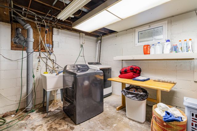 1330 W Maple Street, Kalamazoo, MI 49008