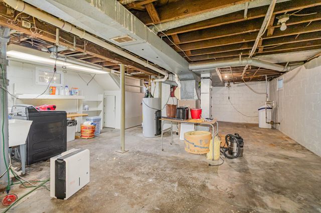 1330 W Maple Street, Kalamazoo, MI 49008