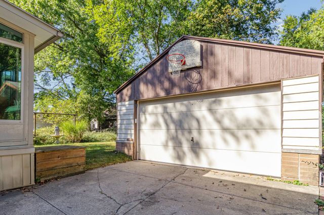 1330 W Maple Street, Kalamazoo, MI 49008