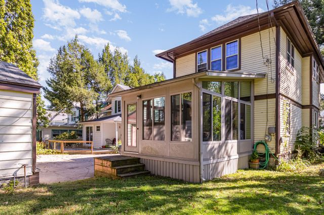 1330 W Maple Street, Kalamazoo, MI 49008