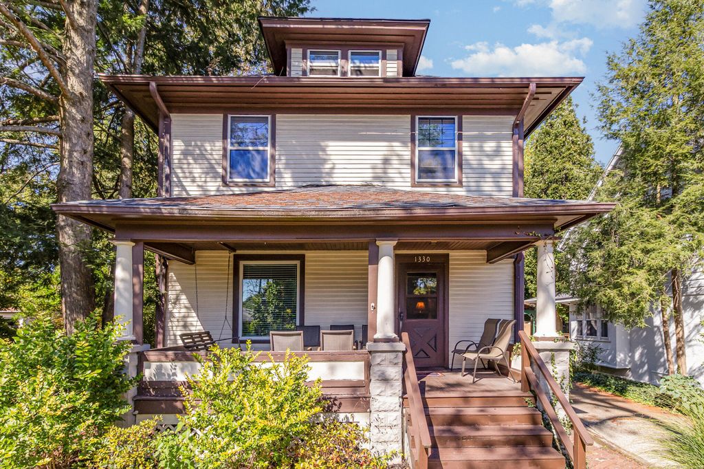 1330 W Maple Street, Kalamazoo, MI 49008