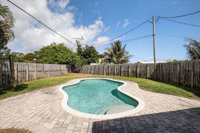 301 SE 3rd Street, Deerfield Beach, FL 33441