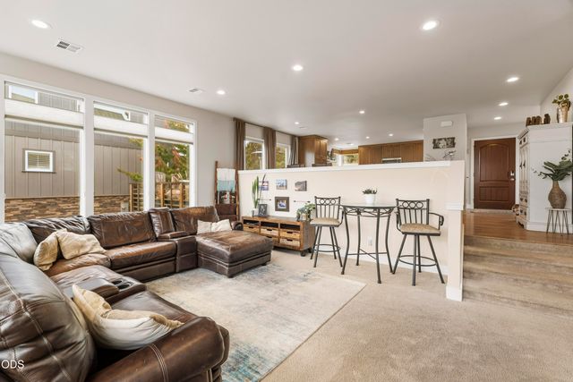 328 Parks Loop, Redmond, OR 97756
