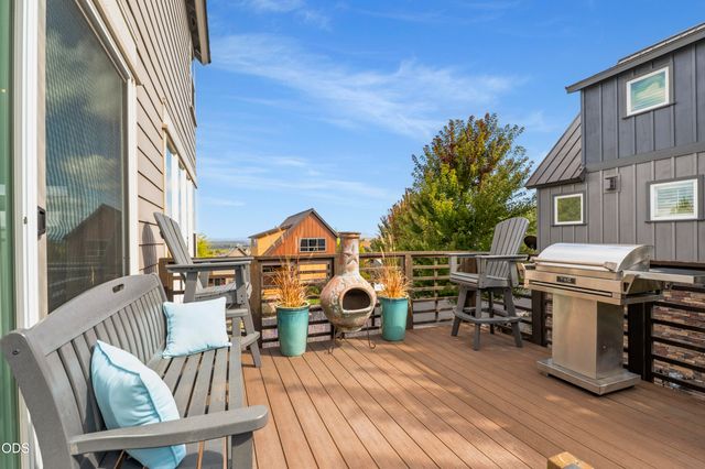 328 Parks Loop, Redmond, OR 97756