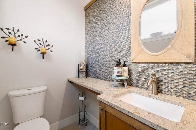 328 Parks Loop, Redmond, OR 97756