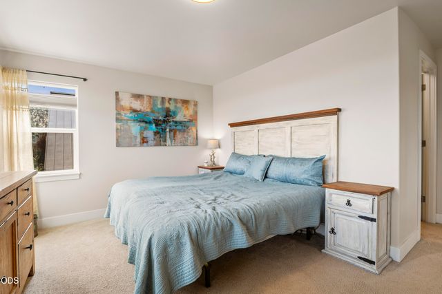 328 Parks Loop, Redmond, OR 97756