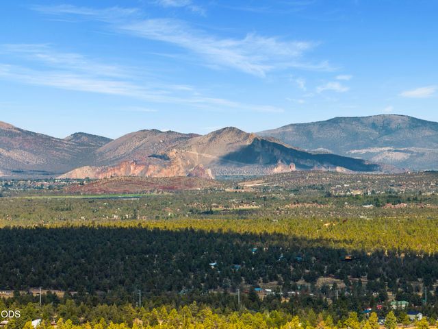 328 Parks Loop, Redmond, OR 97756